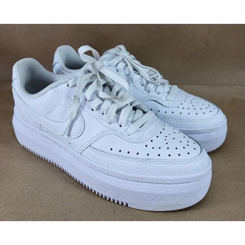 Nike women court